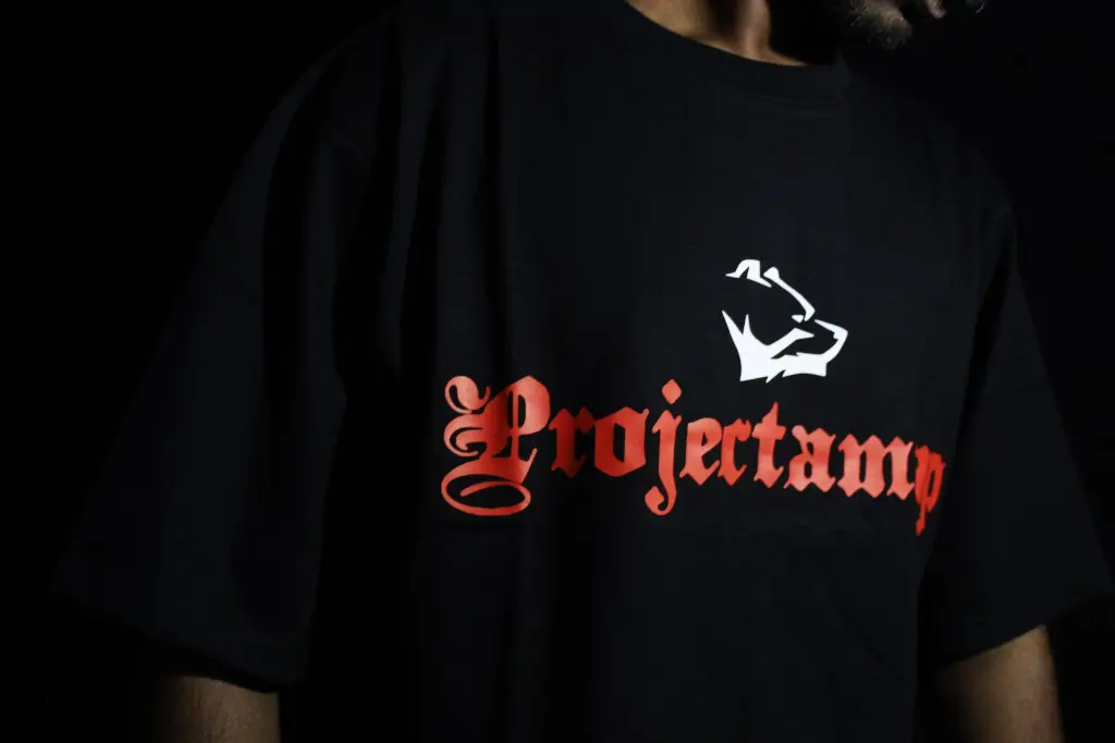 Model Front Logo OV. 02.webp